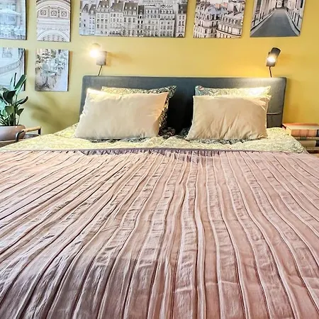 Lägenhet *central*cozy*wellequipped*apartment* 50m2* *